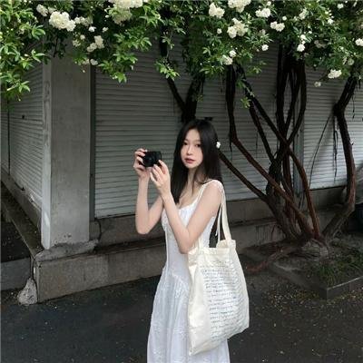告诉我，我是谁 封面